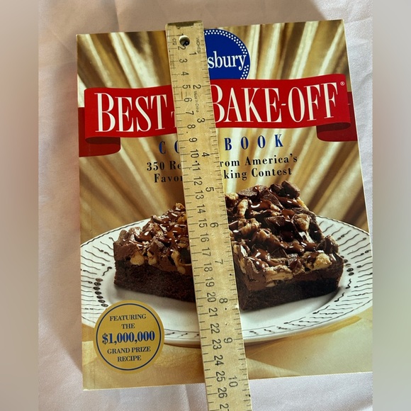Pillsbury Best of the Bake Off Cookbook 350 Recipes Soft Cover Baking - Picture 5 of 5